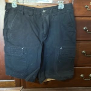 Duluth Trading firehose cargo shorts